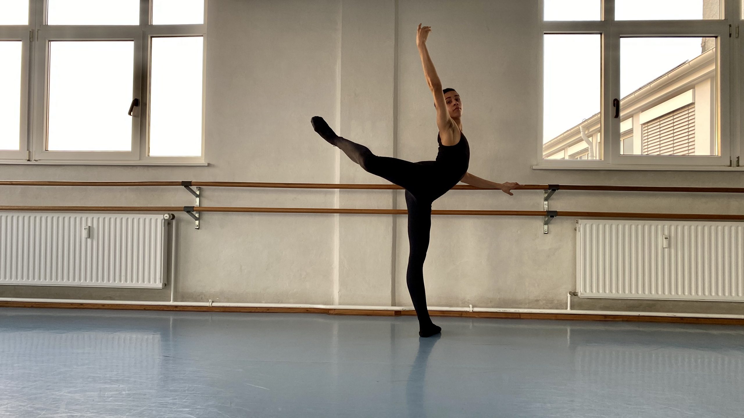 Kleos Bank #stayathome mit einem besonderen jungen Ballett-Tänzer