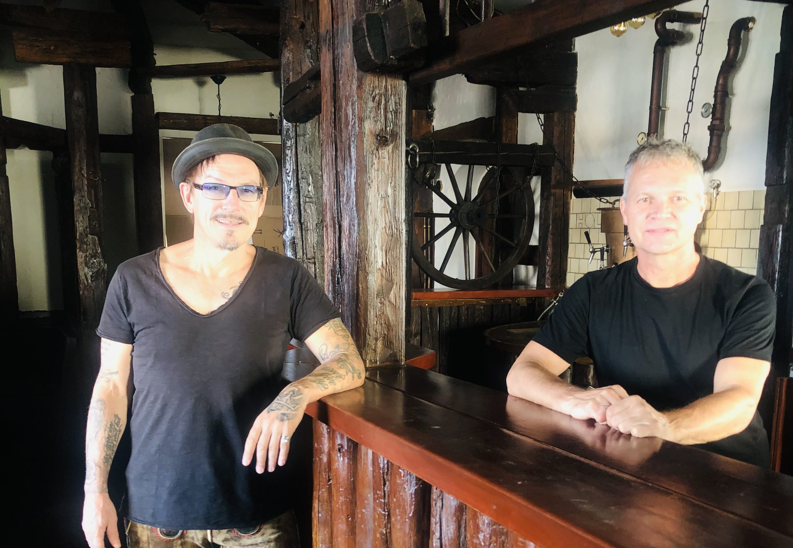 Der Holzwurm von Singer-Songwriter Klaus Hanslbauer und Uwe Mayr in Lauingen schließt 