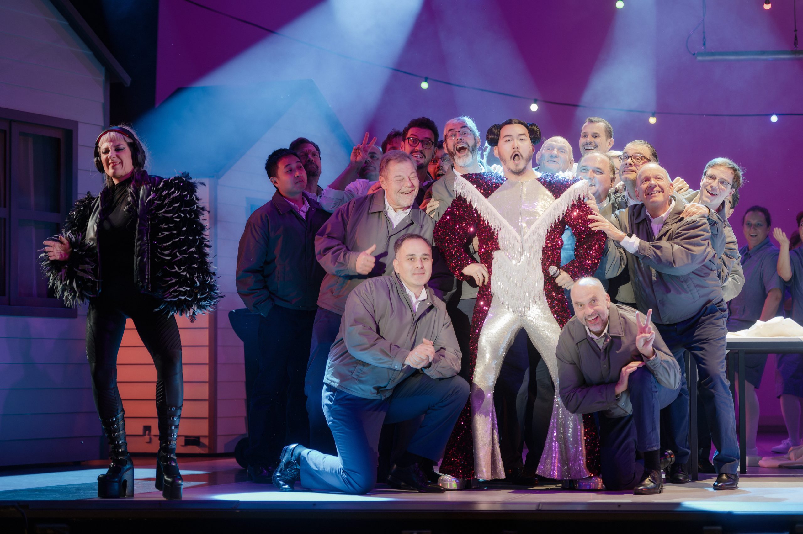 Natalya Boeva, Shin Yeo, Opernchor Foto: Jan-Pieter Fuhr