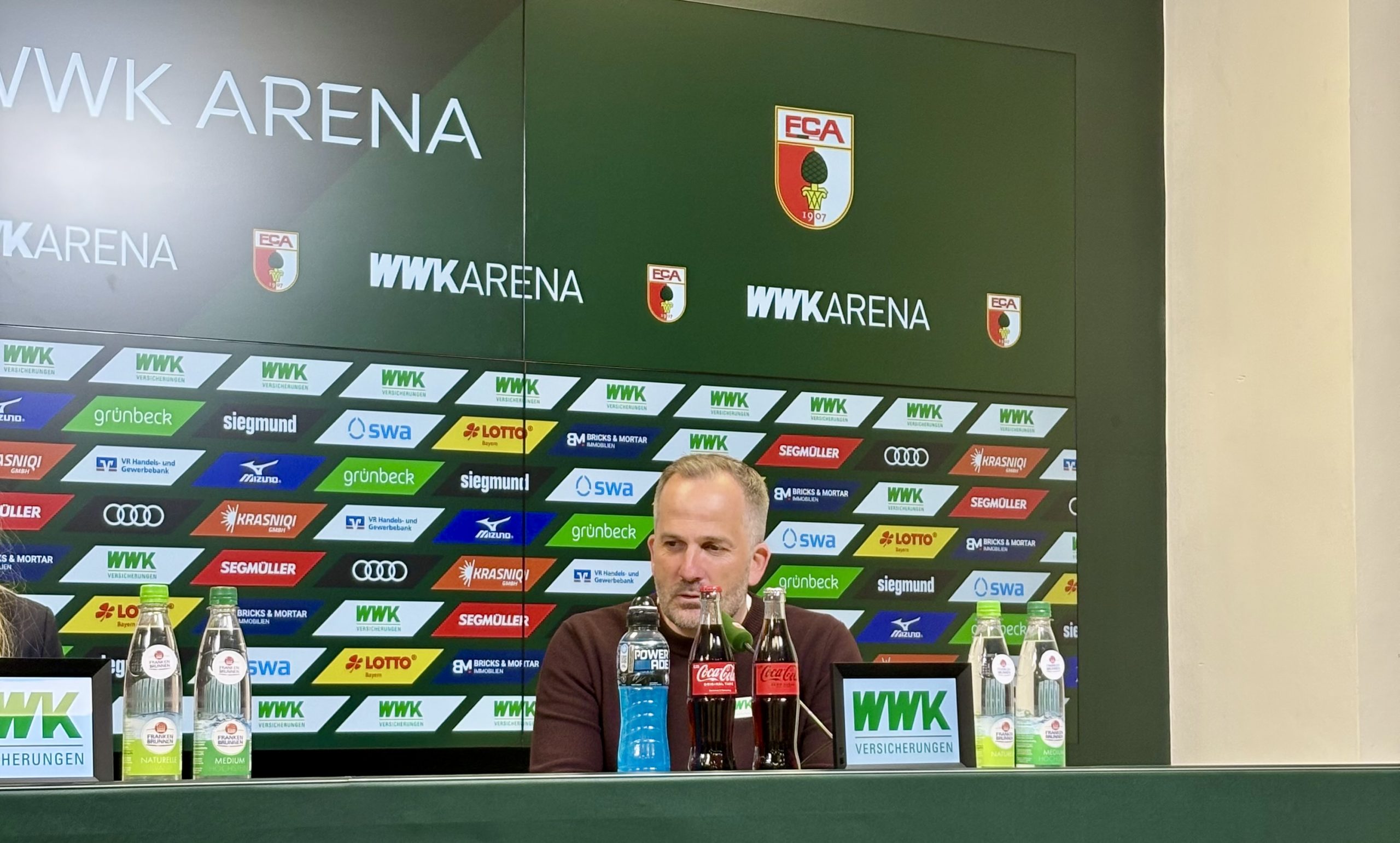 Zwischen Käsekrainer, Champions League und Pressekonferenz: Der Mensch hinter der Trainer-Frage