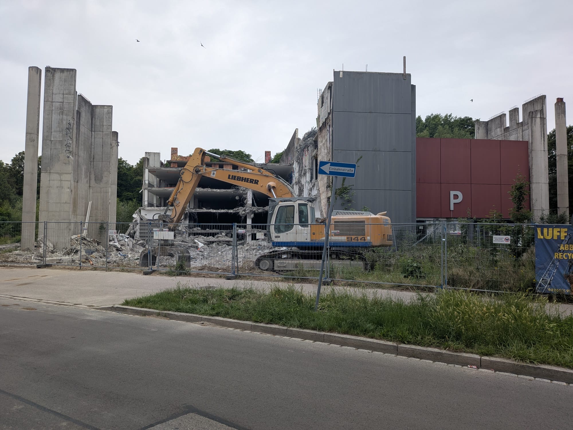 Der Zauberer von Aux: Wer reißt die Ruine ab? Oder haben wir jetzt die Ruine der Ruine?