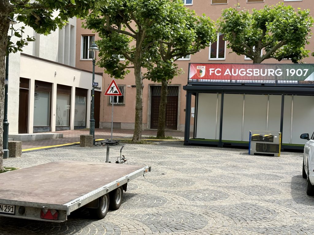 Steht hier zum Public Viewing die Sandro Wagner Gedächtnis Leinwand?