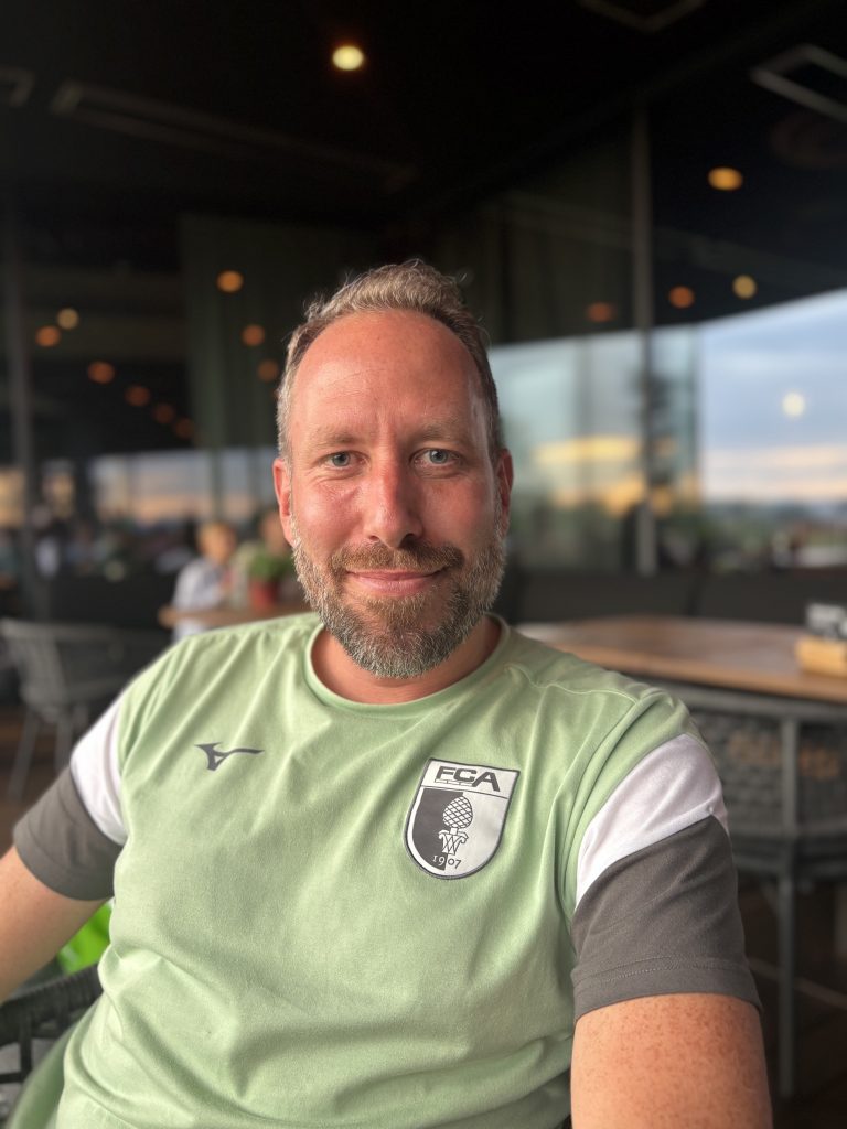 FCA-Geschäftsführer, Michael Ströll auf Marketing Tour für die deutsche Fußballbundesliga.