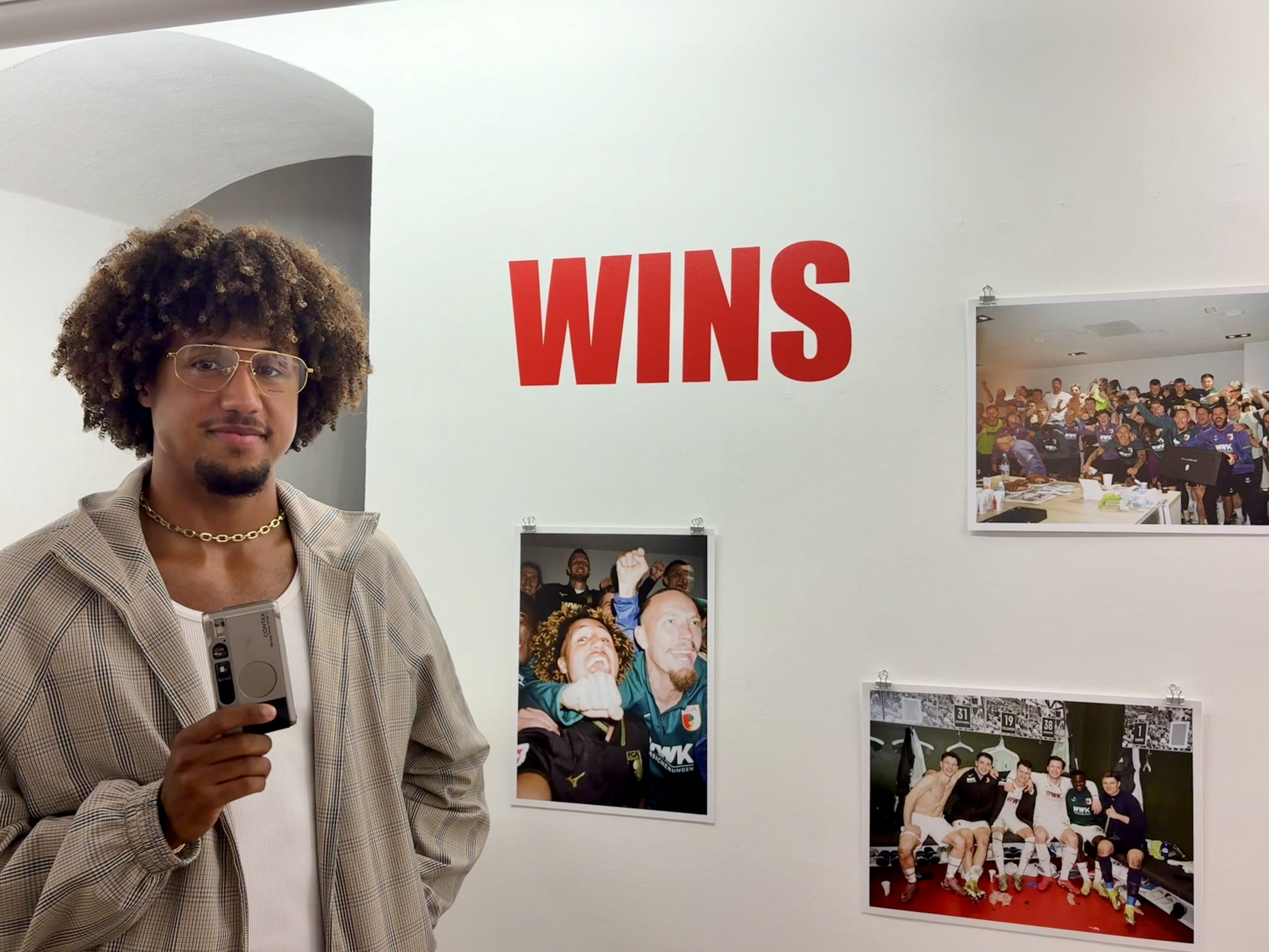 Hinter den Kulissen des Profifußballs: Han-Noah Massengo fängt das Menschliche im Millionenbusiness ein