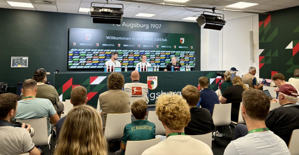 Pressekonferenz nach dem Sieg des FCA.
