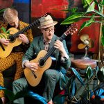 Adam Woch (li.) und Robert Guzik (re.) treten am 10. Oktober beim 15. Internationalen Gitarrenfestival Wertingen 2026 auf. Bildquelle: Honorata Karapuda